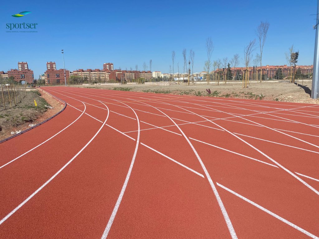 SportSer_SL's tweet photo. 🚨Nuevo trabajo realizado ✔️ 

🏃 🏃🏼‍♀️Ejecución de pavimento en una pista de atletismo con el Sistema Rekortan M de Polytan GMbh. 

📍 Madrid 

Deseamos que los atletas puedan sacar el máximo rendimiento a estas instalaciones. 

Gracias por confiar en Sportser 👷🏻‍♂️ https://t.co/6DnlCwPpi2