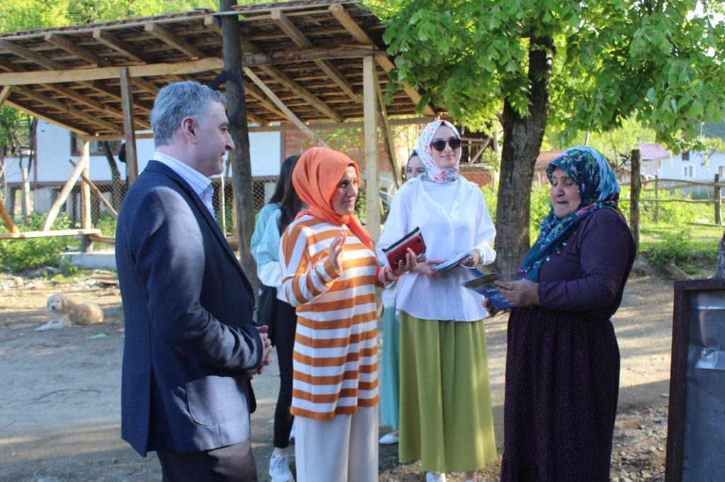 kbumitbodur's tweet photo. 📌Uludere Mahallesi.
Broşür dağıtımıyla birlikte, vatandaşlarımıza Cumhurbaşkanımızın selamlarını ilettik. Dualarını aldık. Karapürçek 14 Mayıs'a hazır. #DoğruAdımlarlaYolaDevam
#AdamKazanacak https://t.co/TILgHA29lI
