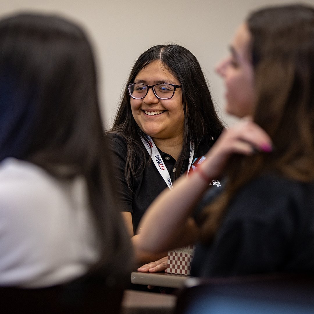 asueducation's tweet photo. Eileen Lopez Dominguez wants to become an educator because “being a teacher means you have the potential to make a huge impact in the lives of the people you are teaching and make our communities even stronger.” Learn more about this @mpsaz initiative at https://t.co/lRRzu6Gjnw https://t.co/vGUcsLQE88