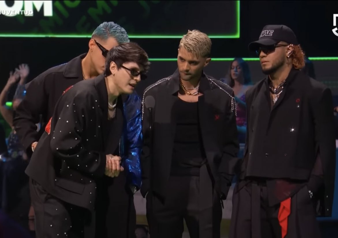 kos_en7's tweet photo. Momentos dónde mi corazón se rompió en mil pedazos:

LA ÚLTIMA CANCIÓN
#LaUltimaCancion #CNCO https://t.co/FAiDbYN4Se