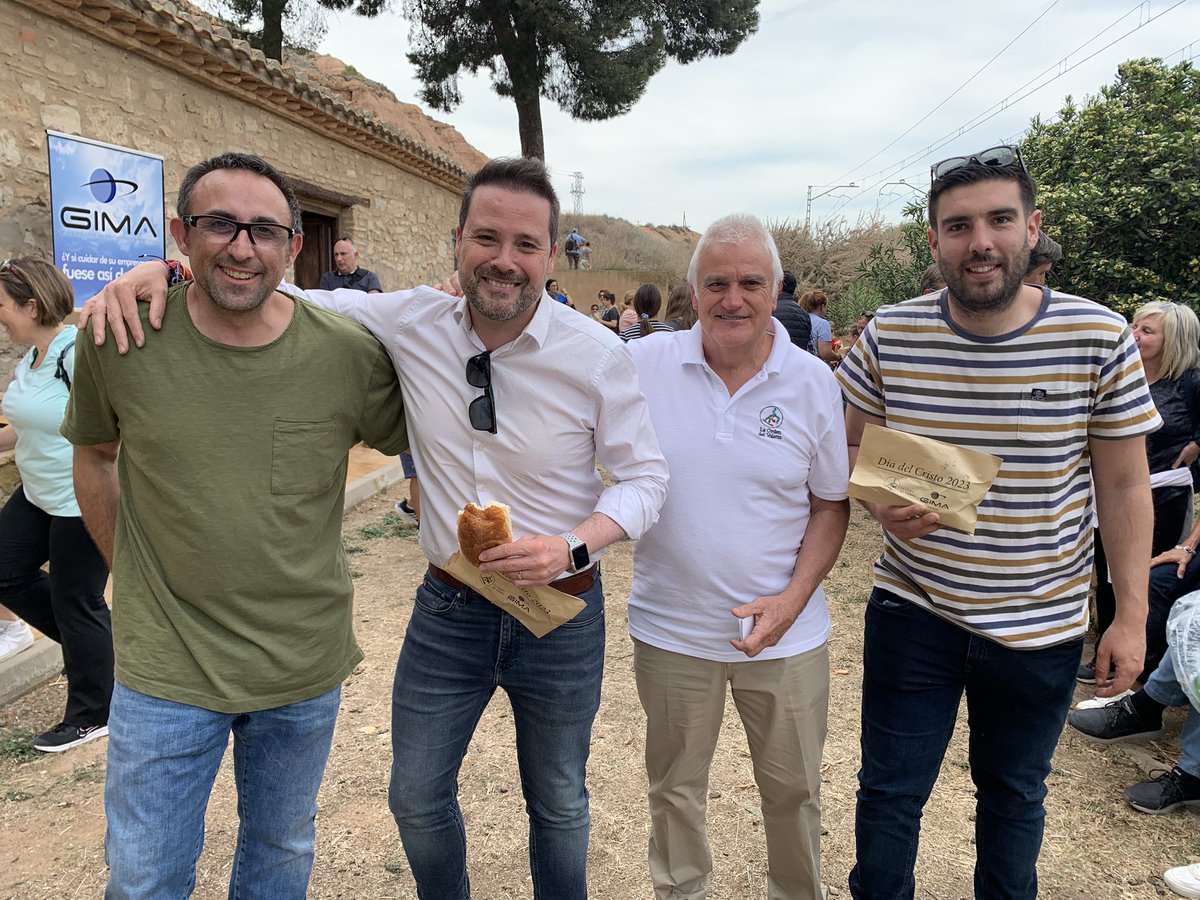 alextoquero's tweet photo. En el #Cristo con la tradicional #Culeca. Acompañando a #Tudela en sus #tradiciones. ¡Buena estaba! Ha caído entera.
@LaOrdenVolatin #lonuestro #nuestrastradiciones https://t.co/hTCqJZuxL4