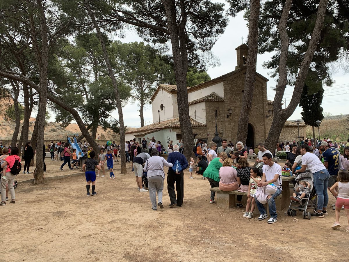 alextoquero's tweet photo. En el #Cristo con la tradicional #Culeca. Acompañando a #Tudela en sus #tradiciones. ¡Buena estaba! Ha caído entera.
@LaOrdenVolatin #lonuestro #nuestrastradiciones https://t.co/hTCqJZuxL4