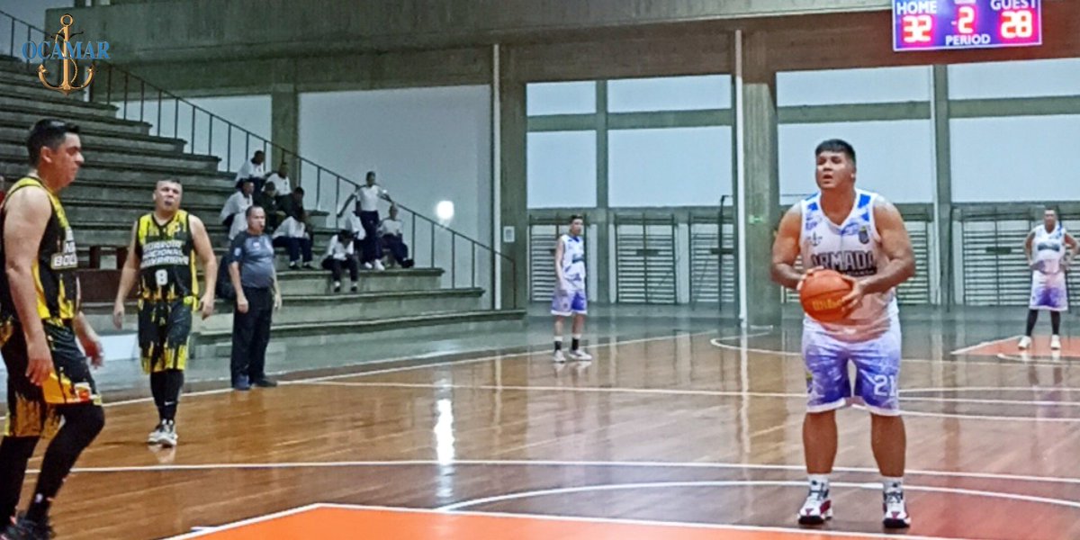 El Equipo ⛹️ de la
⚓<a href="/ArmadaFANBVzla/">Armada_ve</a>
aventajo por dos puntos a los contrincantes de la @GNB_Pueblo ⛹️‍♀️
con marcador 79-77 obteniendo la victoria, donde participó nuestro Director General VA José Gregorio Carrión Rojas🏀🎖️