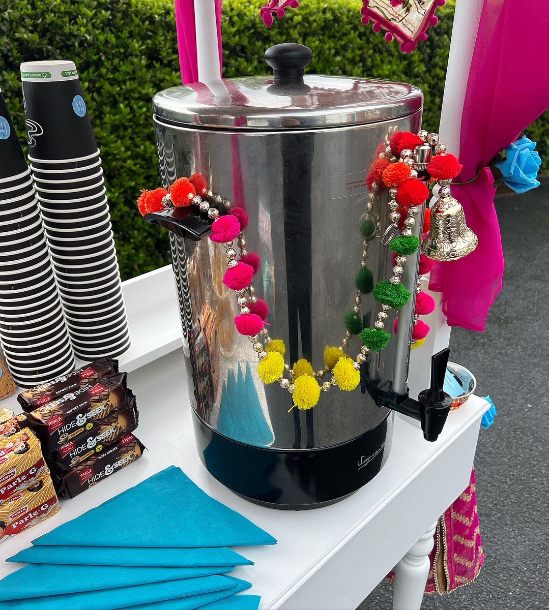 mithajunction's tweet image. Our second cart package has arrived!

THE CHAA PAANI PACKAGE! 💛

*NOW AVAILABLE FOR  HIRE* ✅

Items and quantity can be changed, please DM if you have any questions!

Thank you,
Mitha Junction 💙