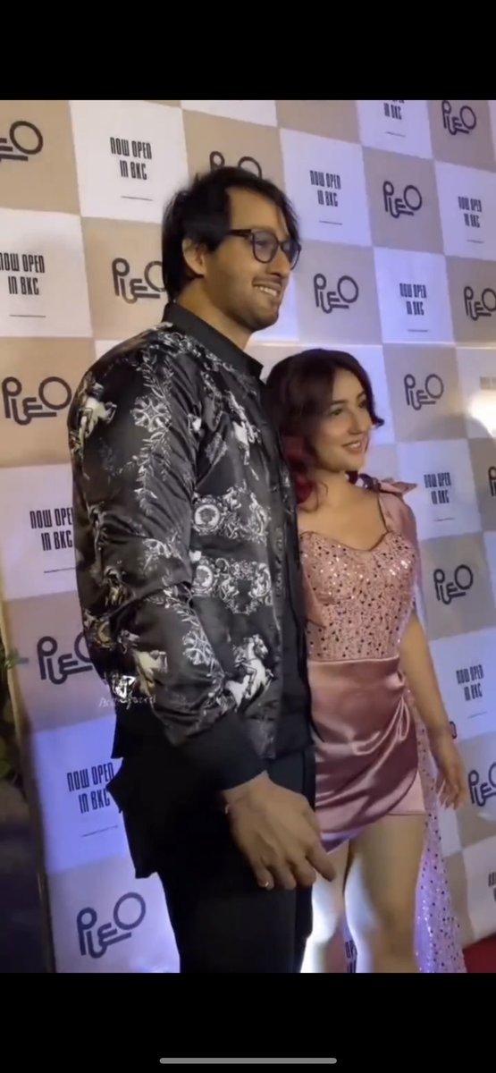 sourabhsona01's tweet photo. @saurabhraajjain @ashnoorkaur03 yayyyyy  billies met at ashnoor’s bday super cute u both look ❤️❤️❤️🥰🥰🥰🥰 #SourabhRaajJain #SRJ #ashnoorkaur https://t.co/QbWmDRRJcv