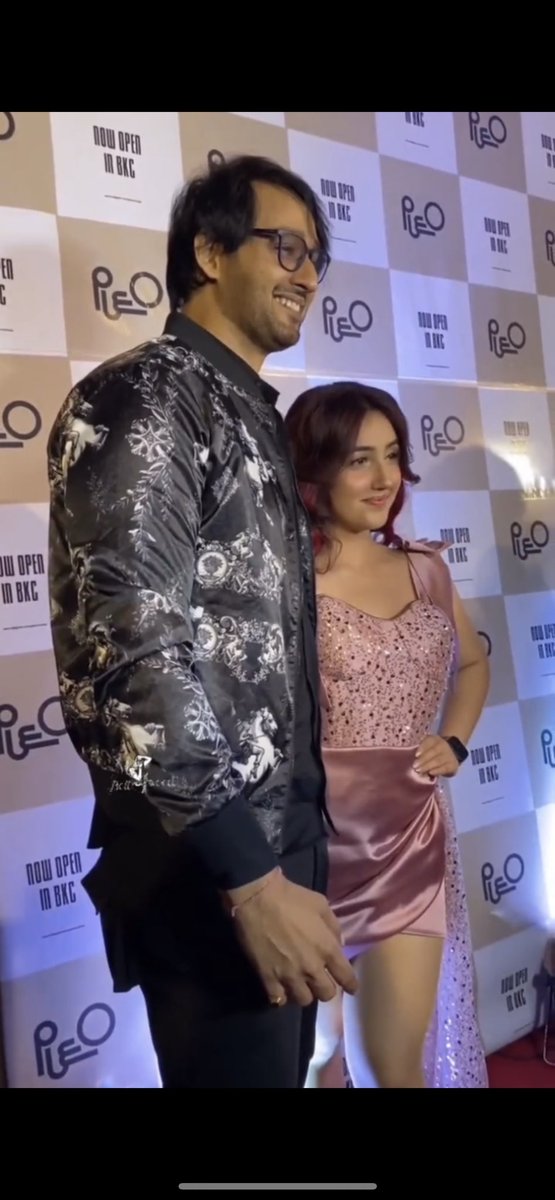sourabhsona01's tweet photo. @saurabhraajjain @ashnoorkaur03 yayyyyy  billies met at ashnoor’s bday super cute u both look ❤️❤️❤️🥰🥰🥰🥰 #SourabhRaajJain #SRJ #ashnoorkaur https://t.co/QbWmDRRJcv
