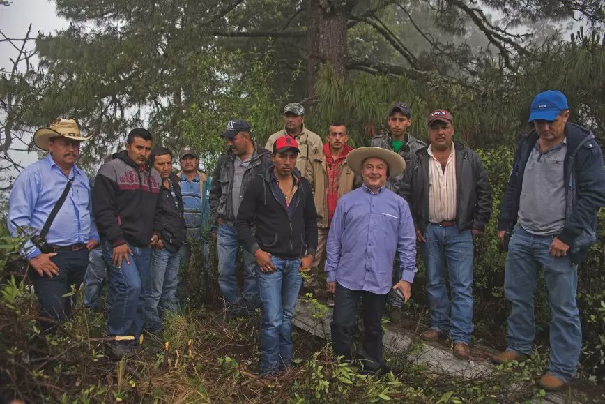 🙌🏻 Recuperem la trobada del periodista Fran Richart (<a href="/maskoni2/">Fran Richart</a>) amb un grup de cultivadors de rosella a la Sierra Madre del Sur, a l’estat de Guerrero, on es produeix bona part de l’opi mexicà.
viureiveure.cat/index.php/2023…