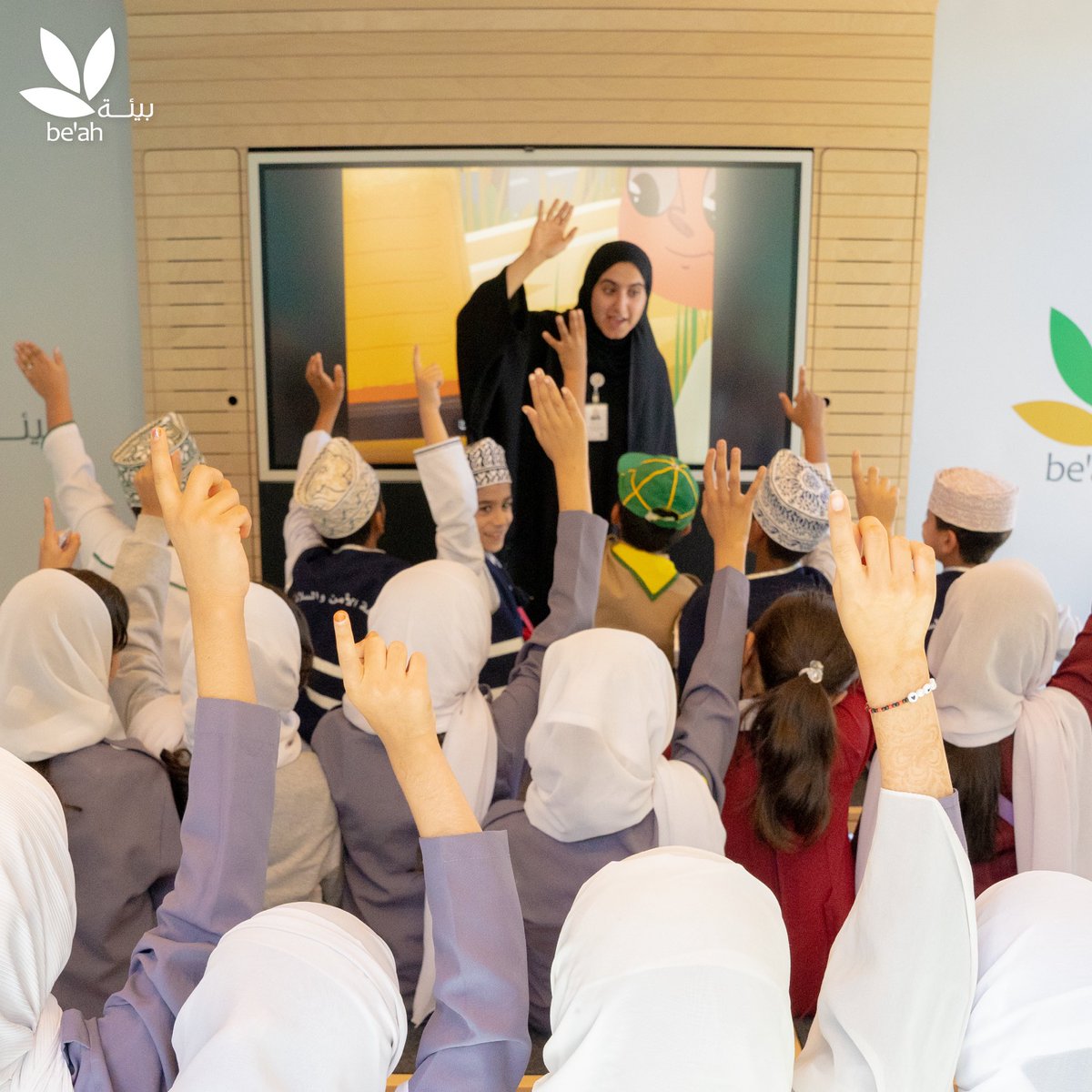 Omanbeah's tweet photo. "أبطال البيئة" الوحدة التوعوية المتنقلة تزور أبطالنا بمدرسة الرضوان للتعليم الأساسي والمدارس المجاورة لها. 

الرحلة لا زالت مستمرة😍 في مدارس آخرى جديدة👏🏻 https://t.co/GACZEfM0ks