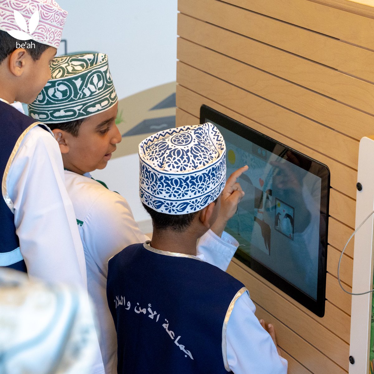 Omanbeah's tweet photo. "أبطال البيئة" الوحدة التوعوية المتنقلة تزور أبطالنا بمدرسة الرضوان للتعليم الأساسي والمدارس المجاورة لها. 

الرحلة لا زالت مستمرة😍 في مدارس آخرى جديدة👏🏻 https://t.co/GACZEfM0ks