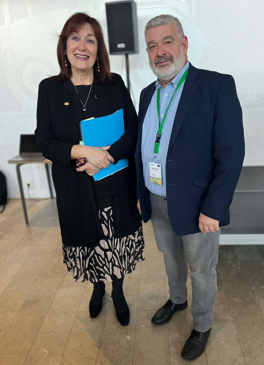 Andalucia_Rural's tweet photo. 🇪🇺🇸🇪ARA participa hoy y mañana en la Conferencia sobre el Pacto Rural en Suecia

🗣💬@djgarciaostos asiste a la intervención de la comisaria @dubravkasuica

✅Ha abordado el papel crucial de las zonas rurales para la democracia y sostenibilidad europea

#ThinkRural  #RuralPact https://t.co/U8Qz0dJSRw