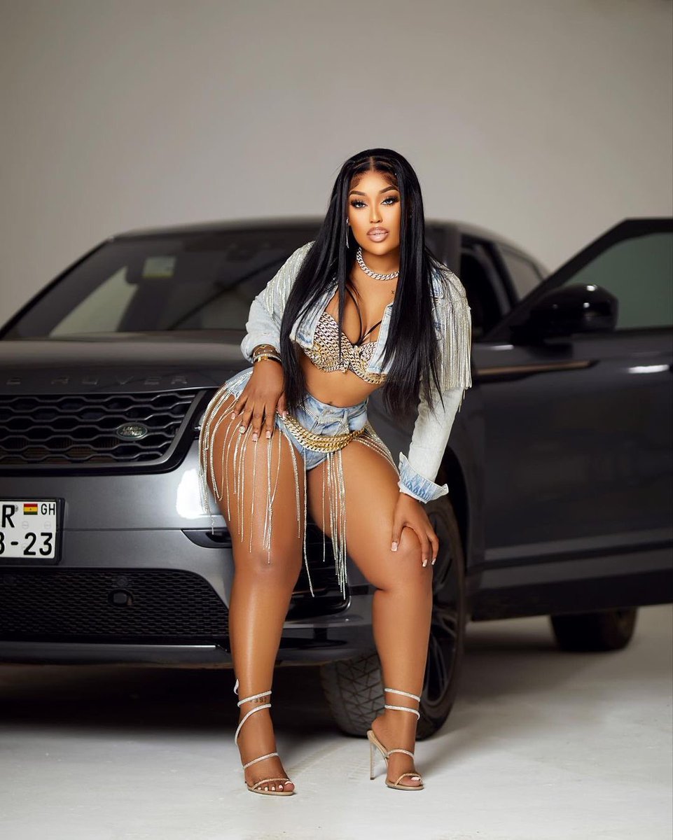 iamfantana's tweet photo. i never kick and miss 🔥 “your man“ may 5th , pre-save link  == > https://t.co/DUMfqlHNjs 💕 | styled by @kelvincentgh | 📷: @ansahkenphotography https://t.co/MSDutV58vG