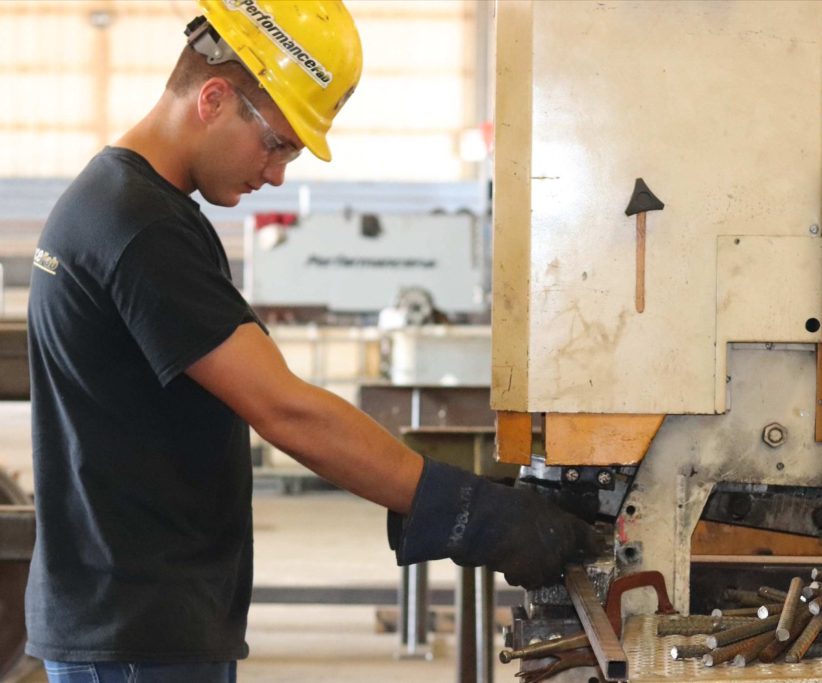 Performance_Fab's tweet image. Happy National Skilled Trades Day -  Our team plays a crucial role in our mission to provide high-quality structural steel welding and custom fabrication services to our customers. THANK YOU 👏
#NationalSkilledTradesDay #PerformanceFab #SkilledTrades #WelderNation