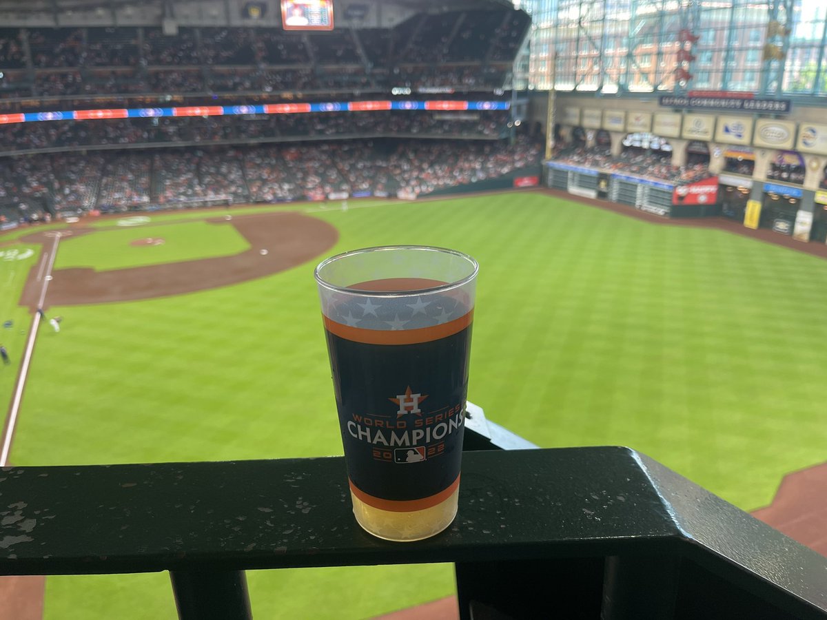 wasteph_wes's tweet image. Michelob Ultra Club kind of day #EarlyOut #HalfDay 🙌