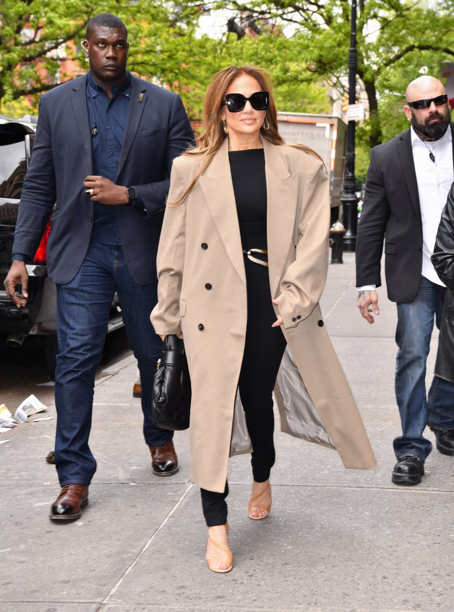 etnow's tweet photo. Jennifer Lopez is giving a maid in Manhattan glow up during a trip to New York. https://t.co/wPsJxmVlH1
