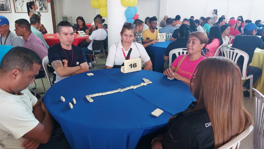 MinSaludVE's tweet photo. #EnFotos📸| El #MPPS a través de la Dirección de Recursos Humanos, realizó en sus instalaciones el 2do. torneo de dominó MPPS 2023 para el disfrute de todos los trabajadores.
#JuntosPorCadaLatido
#MaduroEsPueblo
@MagaGutierrezV https://t.co/0UUQLjLuYv