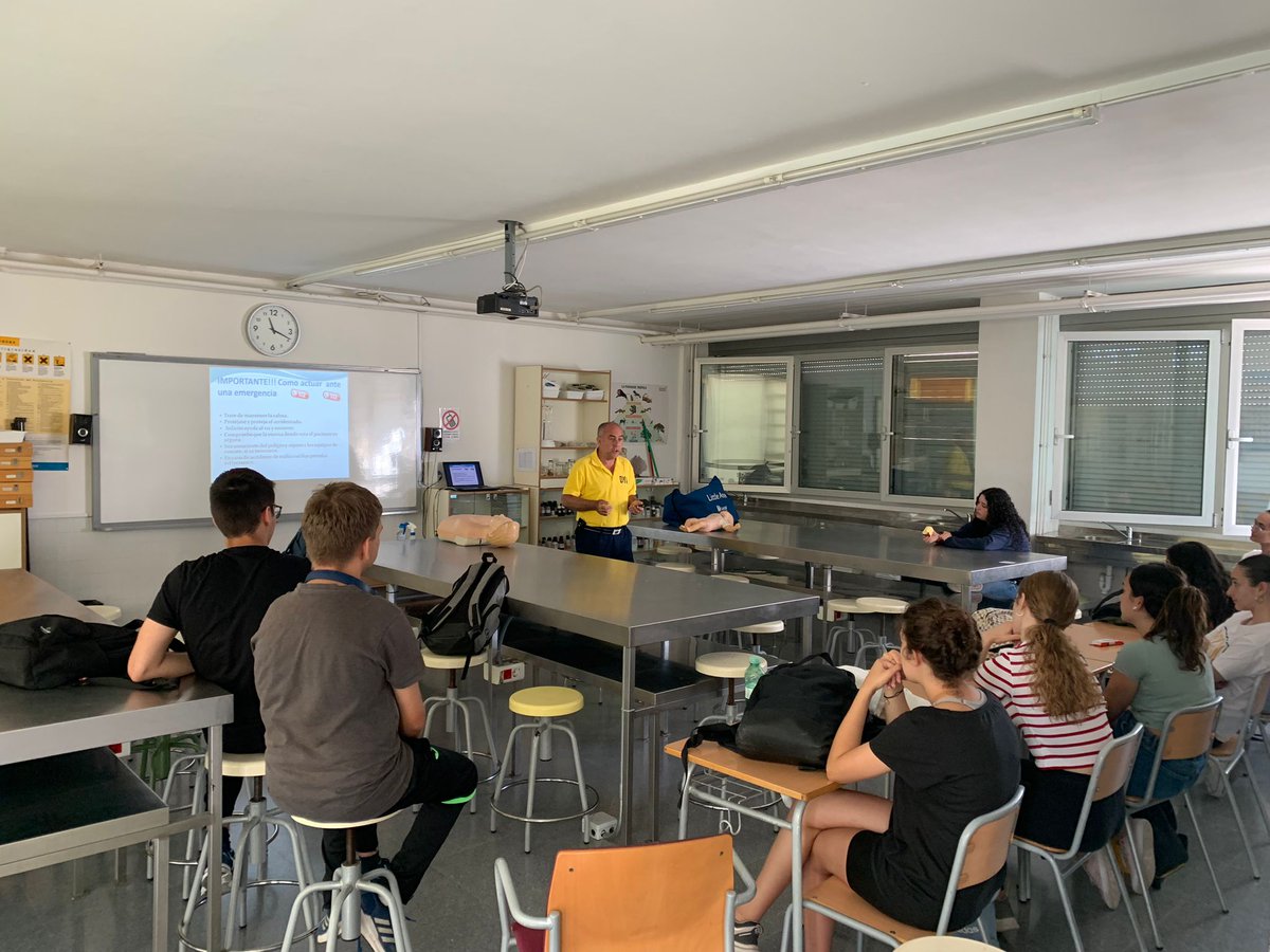 IES Torrellano tweet media