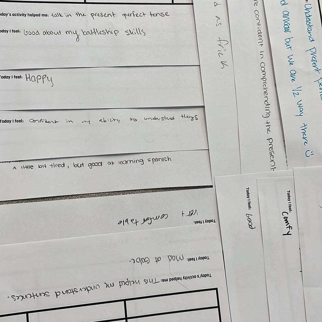 DHS Spanish Classes tweet media