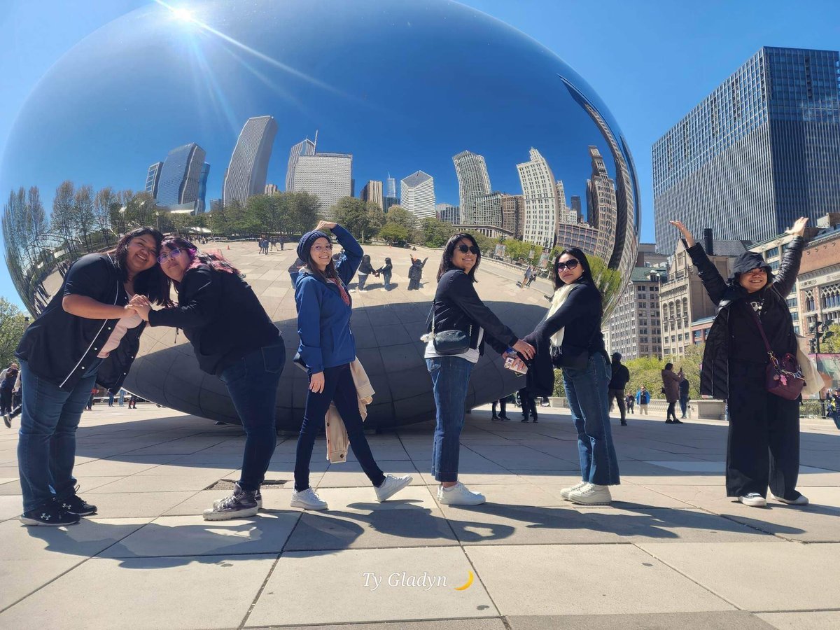 Texan_Native's tweet image. ARMY in Chicago! Representing Costa Rica, Plano and Austin. Such fun! #AgustD_SUGA_Tour_in_chicago #BTS #BTSARMY