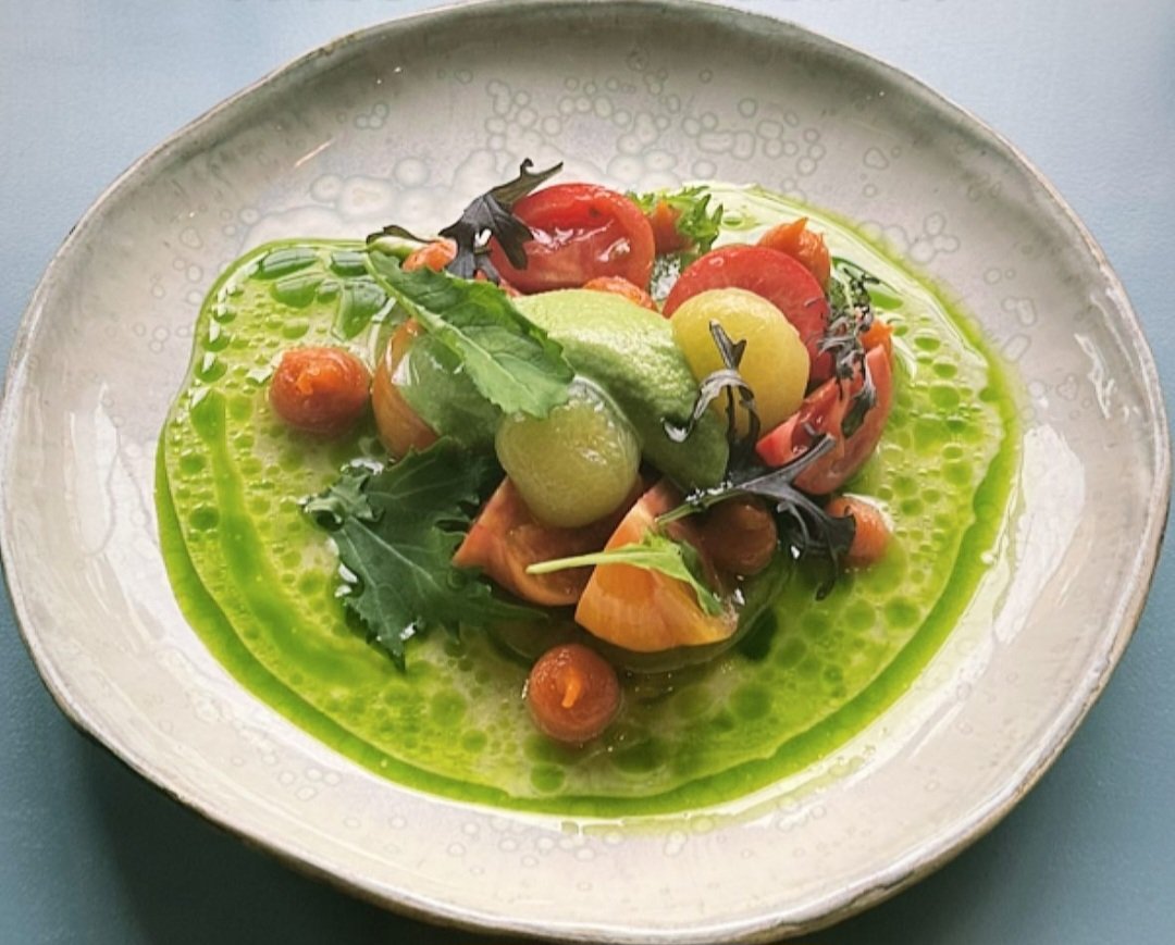 AislingRoche1's tweet photo. Its back 💚❤️🐑💚❤️🐑💚Heirloom tomatoes, Velvet Cloud &amp; basil sorbet @Orwellroadrest . Thank you so much for supporting local 🙏 https://t.co/kirC4UY4WL