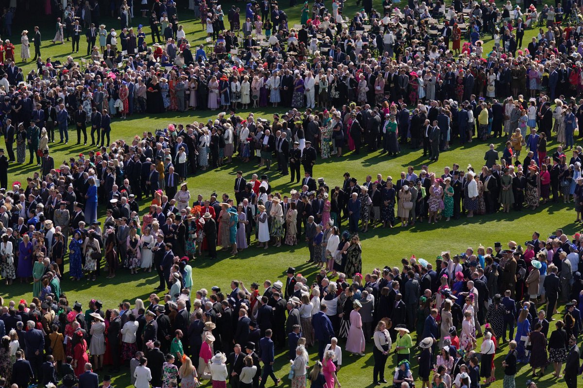 RoyalFamily's tweet photo. Wonderful to welcome so many people to Buckingham Palace for the first of the 2023 Garden Parties!

🔗 https://t.co/TrVcskkQiZ https://t.co/4UyyPeec9t