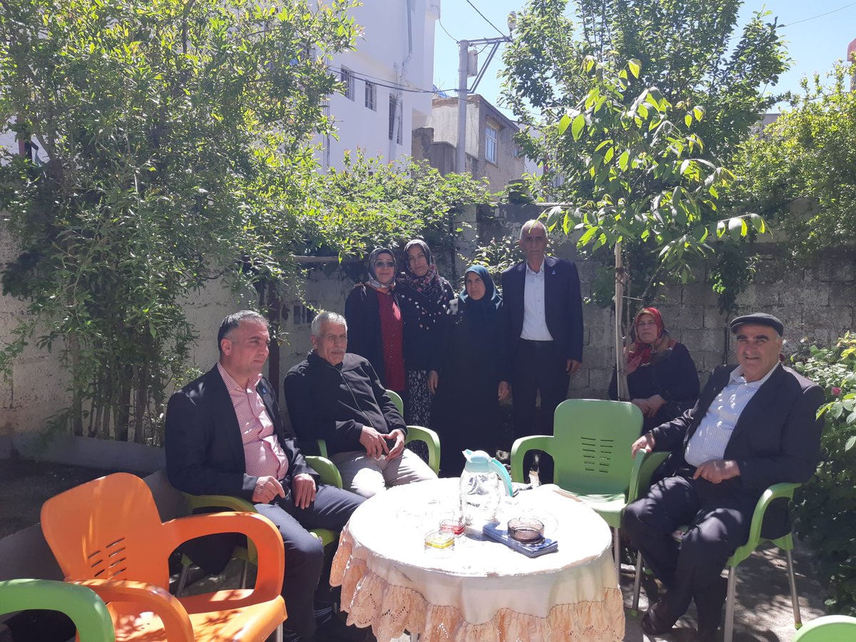 akelma_mahmut's tweet photo. Beklemek veya oturmak kelimesini Ergani teşkilatı olarak sözlükten çıkardık. Hane gezilerimiz devam ediyor,üye kayıtları ve parti tanıtımları ile yolumuza Deva'm ediyoruz 💦💦💦
@IhsanMerdanoglu 
@RizvanogluEvrim @CihanUlsen 
@MelisKandemirr 
@AydnKar49307863 https://t.co/JGnOynaC1G