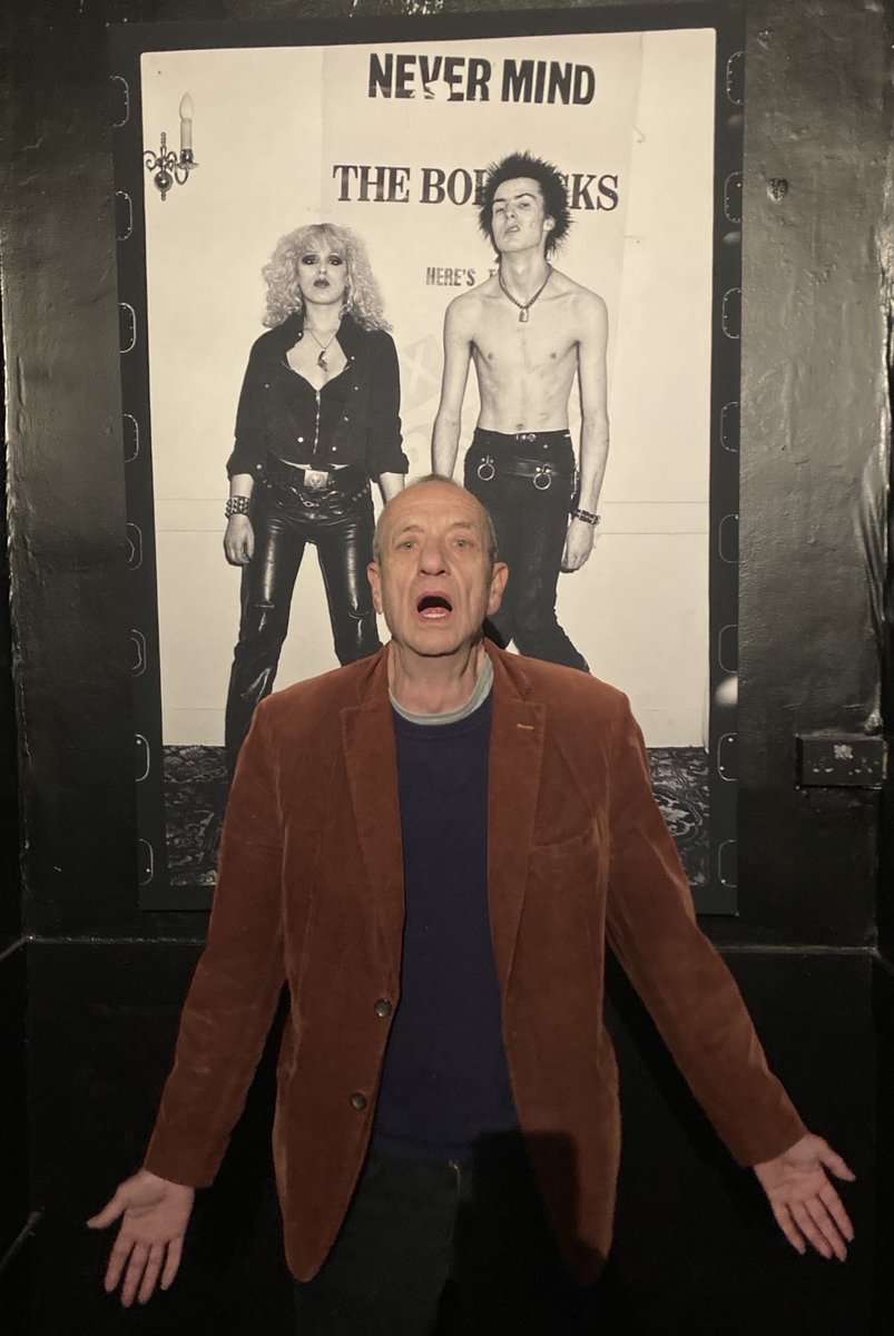 All set ready for Comedy Connoisseurs at ⁦<a href="/BedfordEsquires/">Bedford Esquires</a>⁩ for ⁦<a href="/ArfurSmith/">Arthur Smith</a>⁩ and ⁦<a href="/DaneBaptweets/">Dane Baptiste/A$ap BAP/Joke Dza</a>⁩…KO 7.30pm..few tickets available on the door