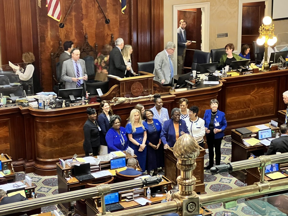 bre_spaulding's tweet photo. It’s always a great day to talk about what you love! I love myself and I love politics! Talking about self-care in politics is necessary to do what we do! Thank you Dem Women Legislators! I hope everyone learned something new to help them keep up the good fight! #dayinblue💙 https://t.co/lZfSo6xTmA