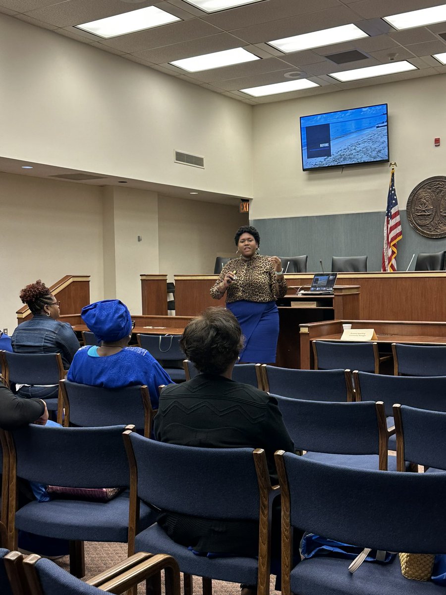 bre_spaulding's tweet photo. It’s always a great day to talk about what you love! I love myself and I love politics! Talking about self-care in politics is necessary to do what we do! Thank you Dem Women Legislators! I hope everyone learned something new to help them keep up the good fight! #dayinblue💙 https://t.co/lZfSo6xTmA