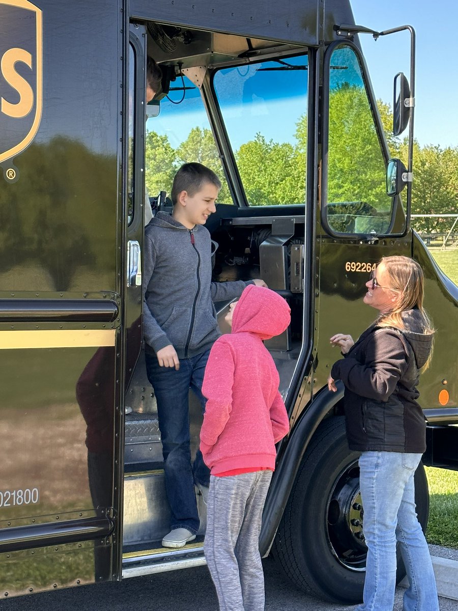 Big truck day was a success! Seeing kids faces light up with excitement is amazing! #CommunityEngagement  #bigtruckday <a href="/shawnhamilton44/">Shawn</a> <a href="/CP_UPSers/">Central Plains</a> <a href="/CarolBTome/">Carol Tomé</a>