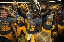BrunswickFB's tweet photo. Kennesaw,GA➡️Brunswick,GA- Thank you @kennesawstfb @CoachLiamKlein for making BHS a recruiting stop! We appreciate you spending some time talking about our Pirate Prospects. 🟦🟨🏴☠️⚓️☠️ #PiratePride #AllAboutTheFamily #RecruitBHS #StopByTheHigh https://t.co/iyysoYqWQV