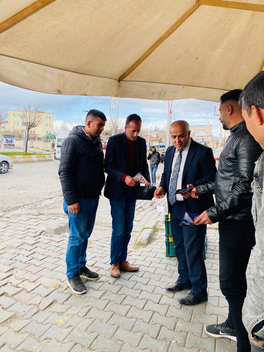 SefikEnsari's tweet photo. Esnaflarımızı ziyaret ederek Sn. Cumhurbaşkanımız @RTErdogan'ın cuma günü şehrimizde gerçekleştireceği buluşmaya davet ettik.
Bir kez daha tüm hemşehrilerimizi Sn. Cumhurbaşkanımızı karşılamaya ve tarihi buluşmada bir arada olmaya davet ediyorum.#akvan https://t.co/H1ZVwSbCZO