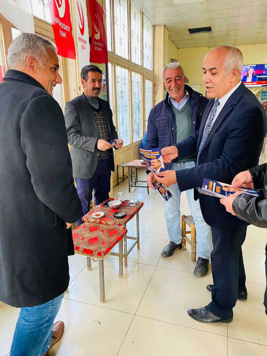 SefikEnsari's tweet photo. Esnaflarımızı ziyaret ederek Sn. Cumhurbaşkanımız @RTErdogan'ın cuma günü şehrimizde gerçekleştireceği buluşmaya davet ettik.
Bir kez daha tüm hemşehrilerimizi Sn. Cumhurbaşkanımızı karşılamaya ve tarihi buluşmada bir arada olmaya davet ediyorum.#akvan https://t.co/H1ZVwSbCZO