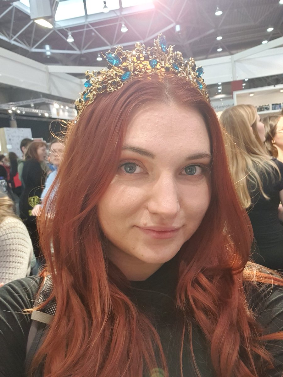 Krone fühle ich schon ein bisschen 😌

Wäre jetzt mit königlicher Verspätung auch online 👀

twitch.tv/exactlythatwit…