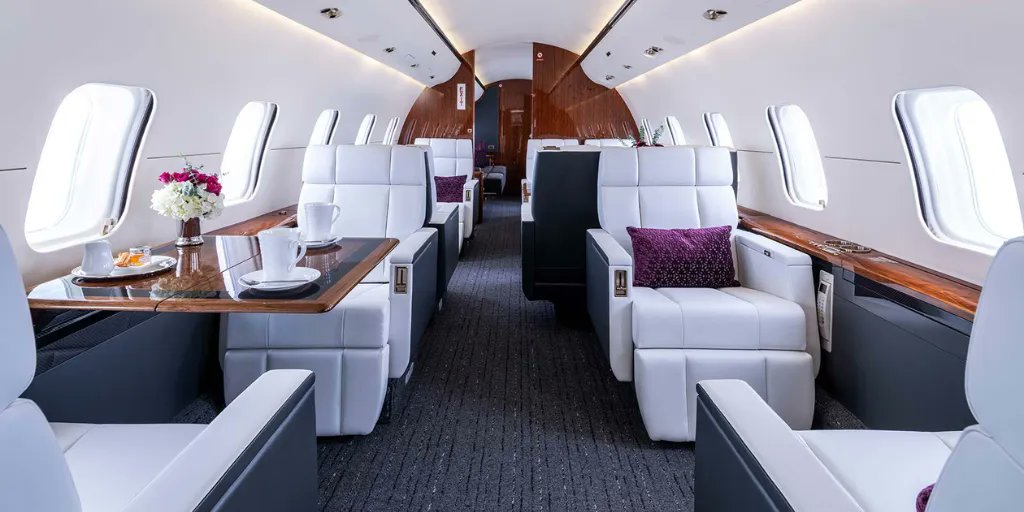 NewFlightChrtrs's tweet image. Wednesday Charter Aircraft Highlight: The #GlobalExpress
✈︎ Ultra Long Range 
✈︎ Carries 12-15 passengers 
✈︎ 195 cubic ft. baggage capacity 
✈︎ Max speed 511 knots 
✈︎ Max range 6226 nm
✈︎ 37 currently available for charter in the US according to FlightList PRO