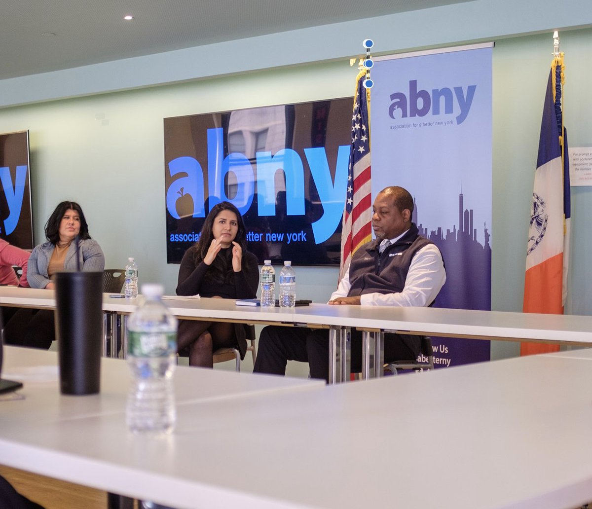OOBusinessEnt's tweet image. ABetterNY: ABNY Young Professionals met with Commissioner Keith Howard of @NYCYouth. He discussed the Department’s programs and initiatives &amp;amp; the importance of meeting young people where they are at. 

Thank you to YP Steering Committee member Hadia Shee…