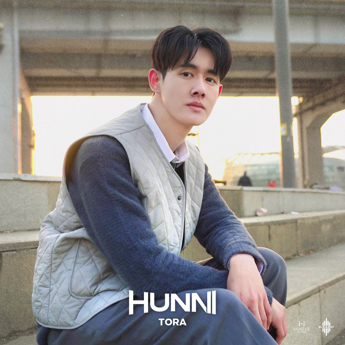 Element_Brazil's tweet photo. [COMEBACK] Pôster e teaser individuais do #ToraElement para o single HUNNI.

•Lembrando que o comeback será dia 08/05 as 08h00 BRT.

#ELEMENTth #StarHunterEntertainment https://t.co/IIH1qJ5mWt