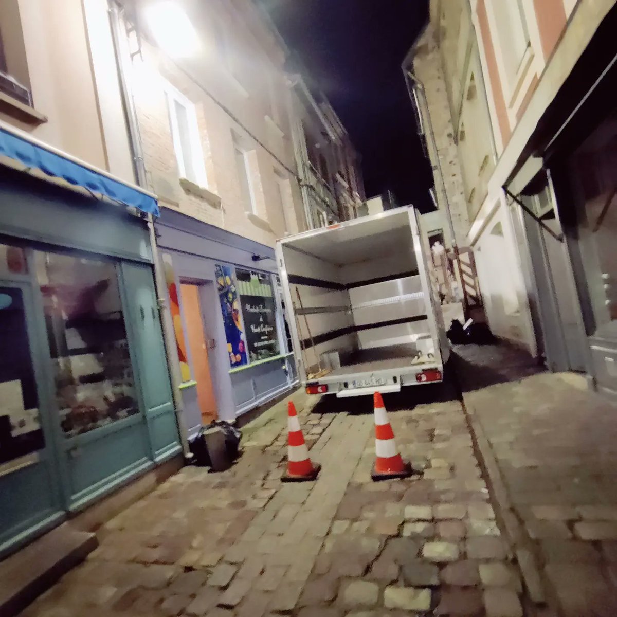 Opdebarras's tweet photo. 🌕 Intervention nocturne 🌃

Lorsque que les accès sont limités, une immobilisation sur la voie publique est nécessaire. Une simple prestation s'organise et se planifie ✅

https://t.co/KQ0302CWL6

#chantier #nuit #honfleur https://t.co/dnxTlBjVvR