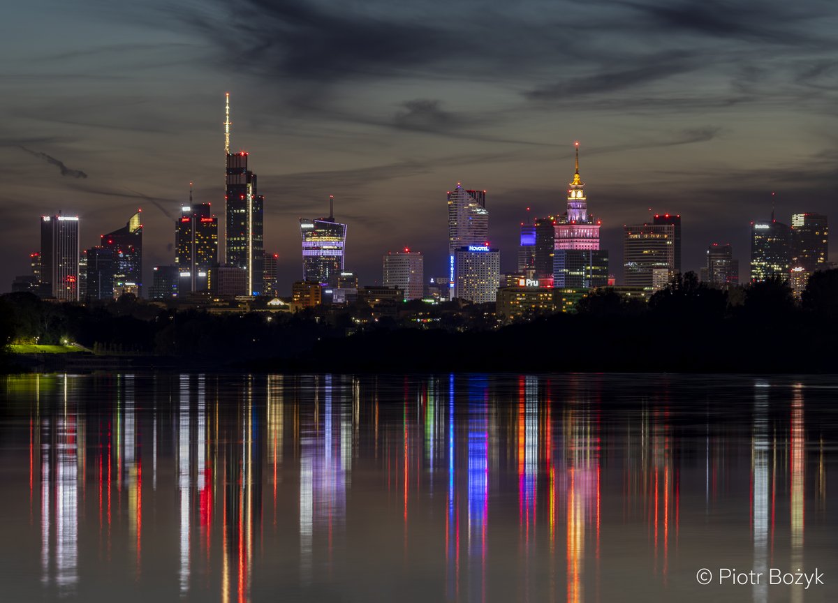 PiotrBozyk's tweet photo. Czas na odświeżenie widoku warszawskiego skyline'u
Time to refresh the view of the #Warsaw #skyline🌃
01.05.2023 - 21.10 #Warszawa #Warsaw #Poland #Polska #warsawskyline #skyscraper #PKiN #Wawa #WAW #view #Vistula #widoczek #widok #miasto https://t.co/TYFtGQ3UeG
