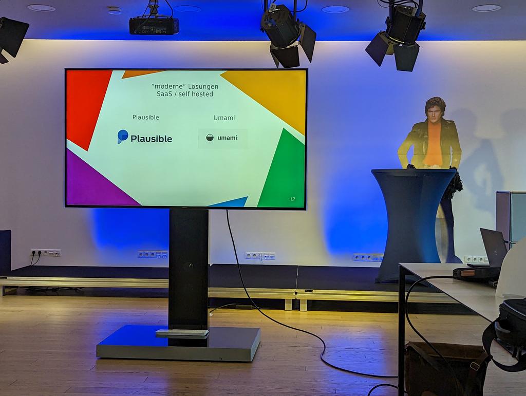 David Hasselhoff presents SaaS analytics systems at #wpbn Danke <a href="/sistrix/">SISTRIX</a> für die Location und Getränke.