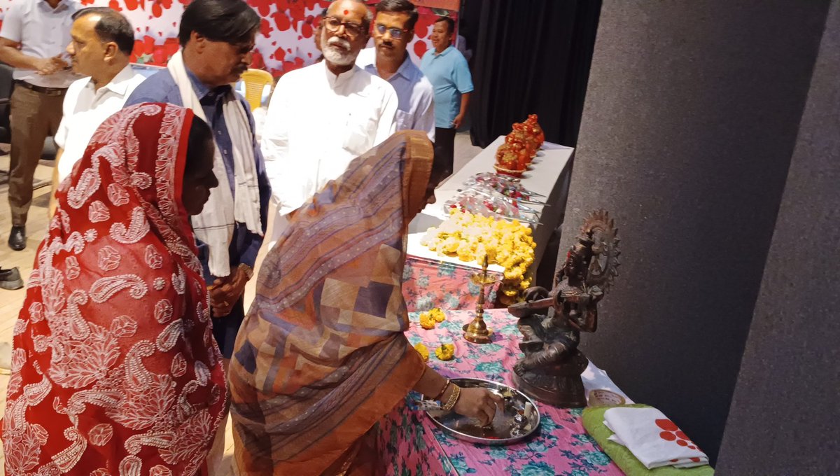 लाडली लक्ष्मी उत्सव के कार्यक्रम में सम्मलित हुए एवं सभी लाड़ली बेटियों को शुभकामनाएं और आशीर्वाद प्रदान किया