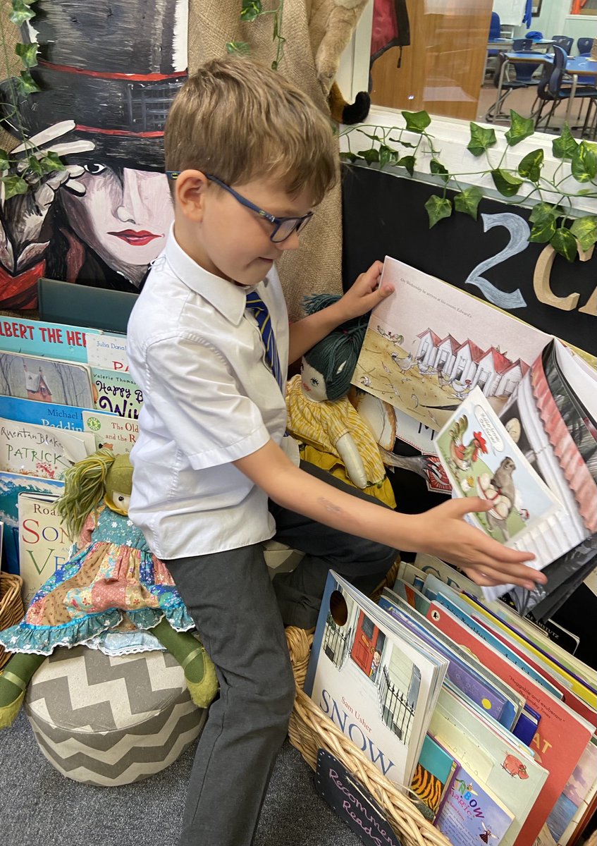 2CS_LPS's tweet photo. Someone’s been enjoying our reading corner today 😍📖 #LPSreading https://t.co/CbLJTy2P8P
