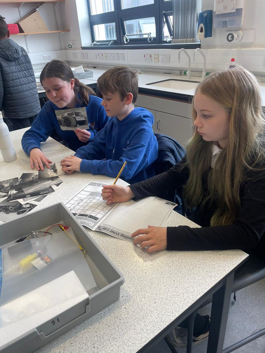 dennyprimsch's tweet photo. Our amazing P7 learners had a STEMtastic visit to @DennyHighSchool today. Thanks so much for having us @DennyHighSTEM https://t.co/HoDTNozbRF