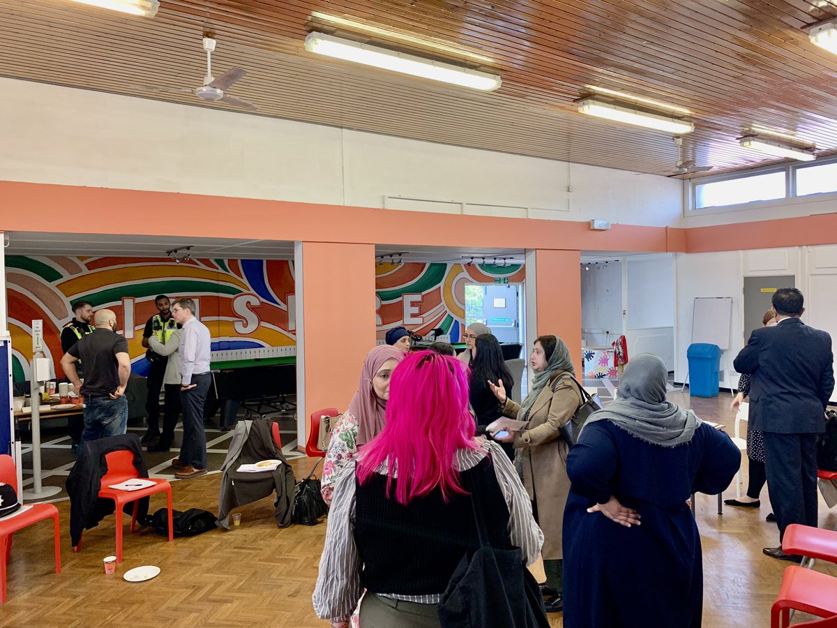 *B8 Network Meeting*
An informative and interactive discussions with stakeholders about the challenges + priorities that B8 faces.
A key focus moving forward is improving the well-being and career support available to Young people.
#workingtogethermakesusbetter
#onwardsandupwards