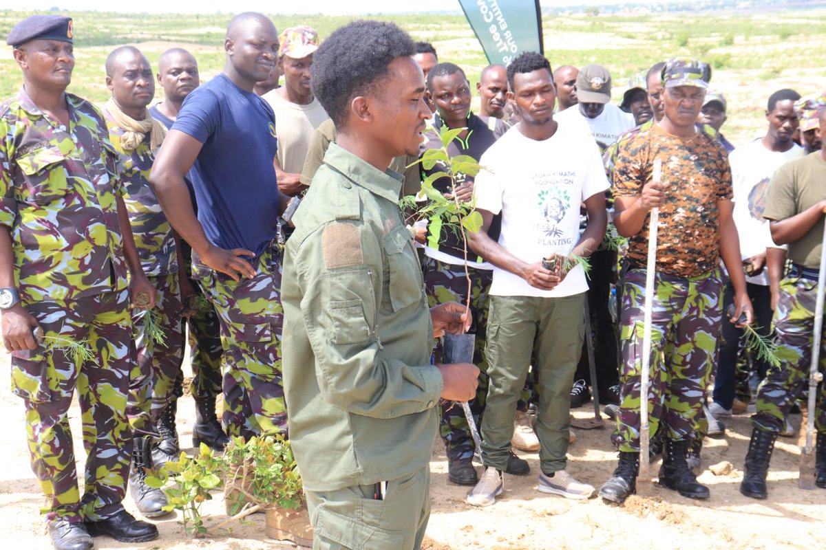Karasinga3's tweet photo. When we plant a tree, we are doing what we can to make our planet a more wholesome and happier dwelling-place for those who come after us if not for ourselves..
It's time now. @kdfinfo @GSpynetwork @Environment_Ke  @CCF_Kenya #dkfandkdf100ktree #dkfenvironmentteam #TreeofSavior https://t.co/DrXbxvQr5b