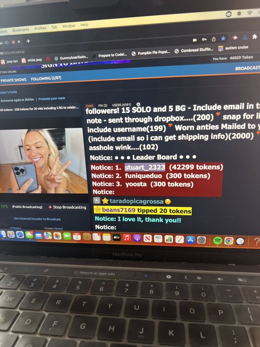 OMGGG I HAVE A NEW TOP TIPPER AFTER ALMOST 7 YEARS!!!!! THANK YOU stuart_2323 FOR 42,299 tokens today