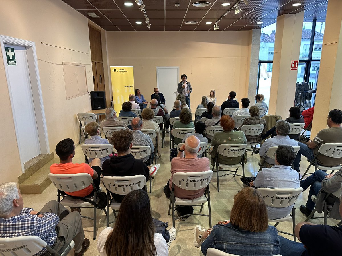 ERCRiberadEbre's tweet photo. A #MóradEbre parlem dels Fons de Transició Nuclear perquè #MóraTéFutur amb l'equip de la Marta Montagut i @ERCmoradEbre https://t.co/rLeQ8etUqt