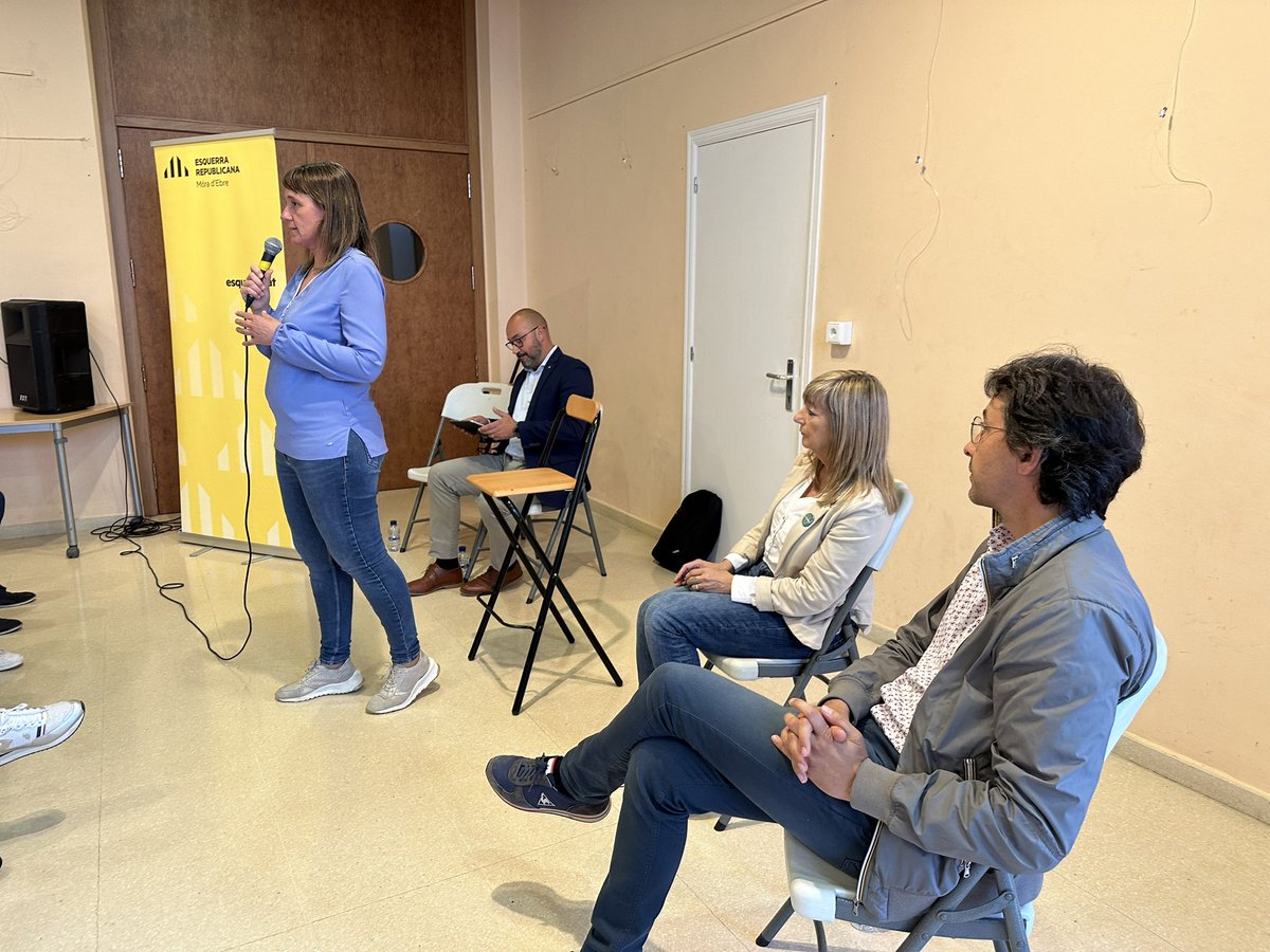 ERCRiberadEbre's tweet photo. A #MóradEbre parlem dels Fons de Transició Nuclear perquè #MóraTéFutur amb l'equip de la Marta Montagut i @ERCmoradEbre https://t.co/rLeQ8etUqt