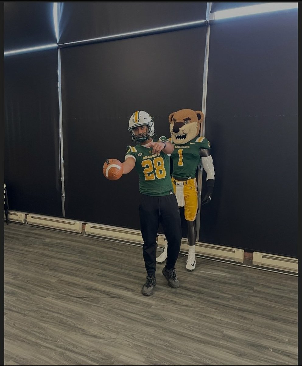 DaishaunAlexan2's tweet photo. I am proud to announce that i will be committing to Saint Vincent to continue my academic and athletic career. I want to thank everyone that has supported me through this journey.
@KrautmanKicking @CoachSmetanka 
@SVC_Bearcats https://t.co/ZLgTwnuOQF