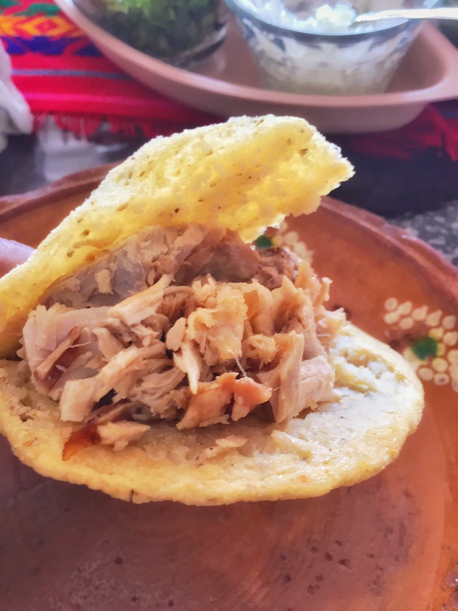 sancrismunchies's tweet photo. Allá por el periférico sur en el barrio de Fatima están las deliciosas “Auténticas carnitas estilo Michoacán” 😋👌🏾👌🏾
.
#sancrismunchies #glotonsancris #coletopolis #comerensancris #munchies #lapanzaesprimero #munchiesmx #foodiesancris #bajon #consumelocal #sancristobaldelascasas https://t.co/Ak37M9aOQ7