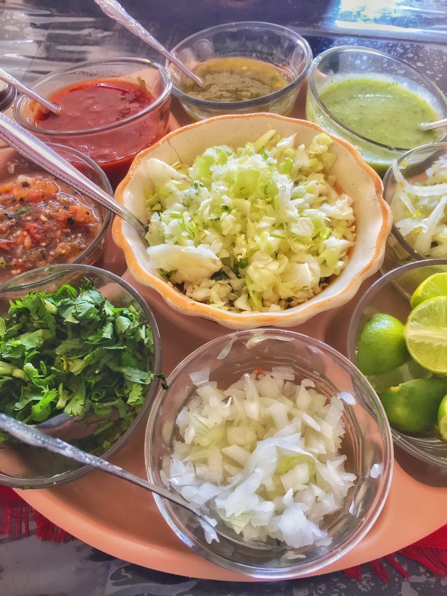 sancrismunchies's tweet photo. Allá por el periférico sur en el barrio de Fatima están las deliciosas “Auténticas carnitas estilo Michoacán” 😋👌🏾👌🏾
.
#sancrismunchies #glotonsancris #coletopolis #comerensancris #munchies #lapanzaesprimero #munchiesmx #foodiesancris #bajon #consumelocal #sancristobaldelascasas https://t.co/Ak37M9aOQ7